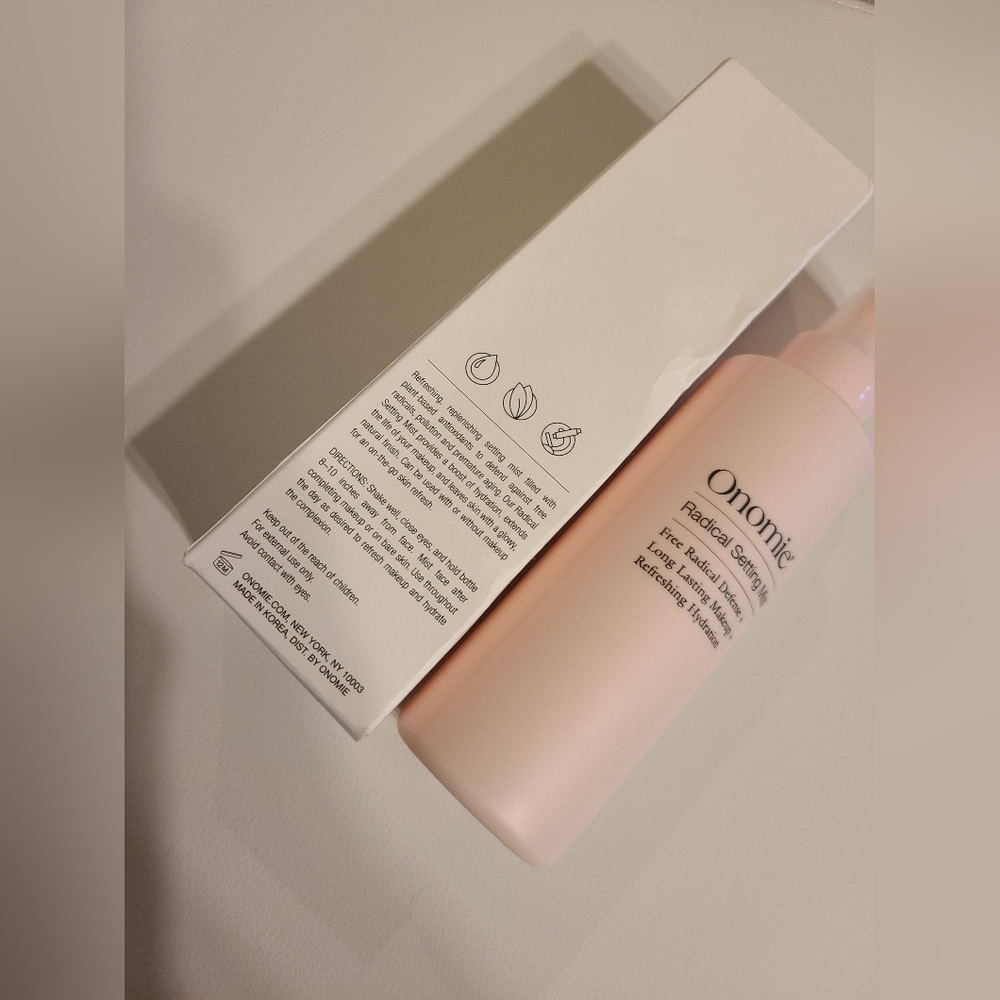 New Revolve ONOMIE Radical Defense Long Lasting Setting Mist 150mL - Picture 5 of 9